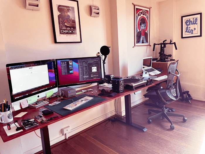 Sit stand gaming office desk at home setup